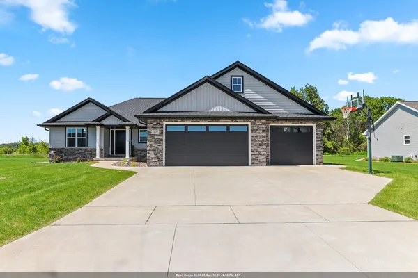 $630,000 | 2174 Potter Drive, De Pere, WI 54115