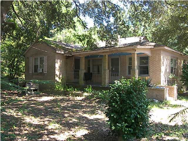 1823 Rifle Range Road Mount Pleasant, SC 29464 - Photo 1 of 3 Primary Photo