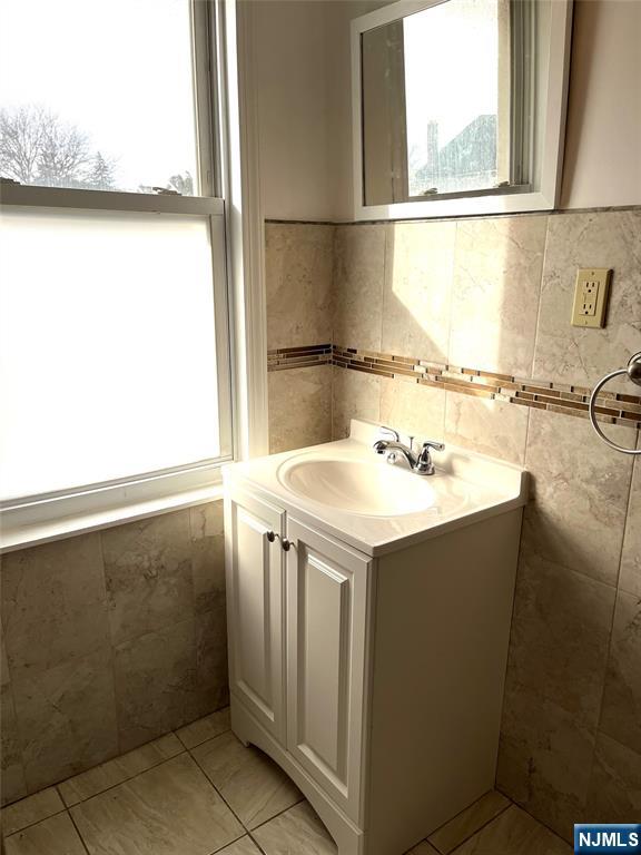 260 Washington Place, Unit LEFT SIDE Hasbrouck Heights, NJ 07604 - Photo 19 of 20