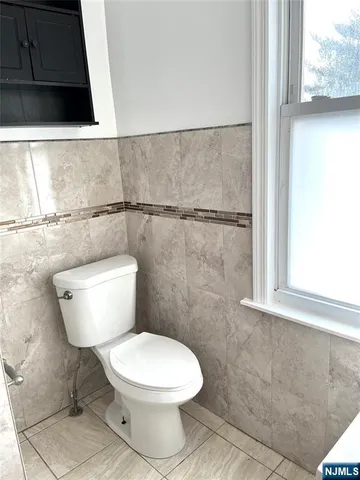 $2,195 | 260 Washington Place, Unit LEFT SIDE, Hasbrouck Heights, NJ 07604