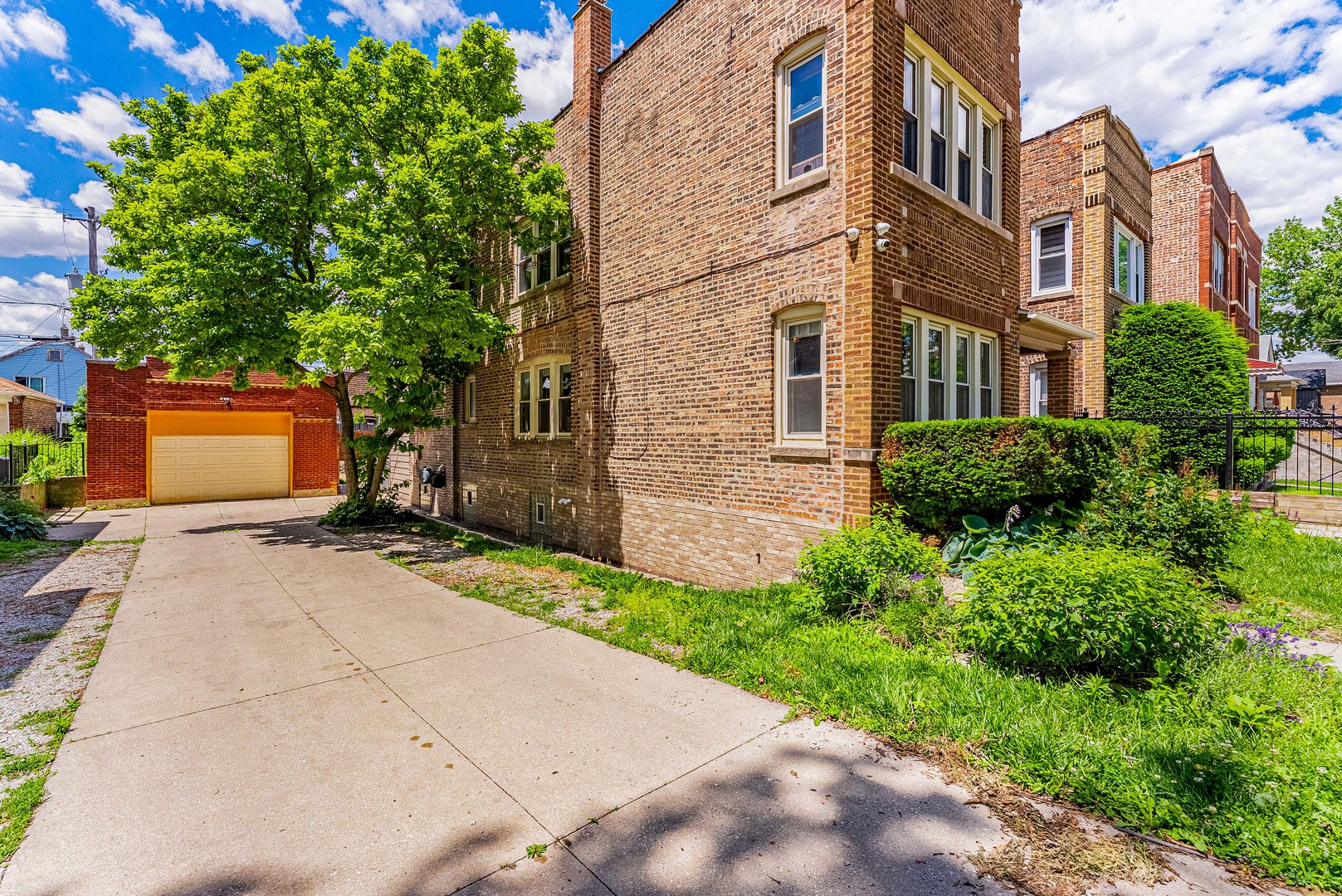 2844 South Throop Street Chicago, IL 60608 - Photo 2 of 45