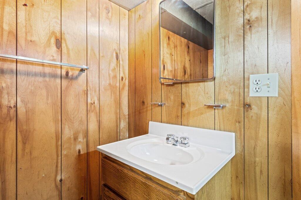 226 Topsfield Road Columbus, OH 43228 - Photo 17 of 24 226 Topsfield Road-18.jpg-SMALL