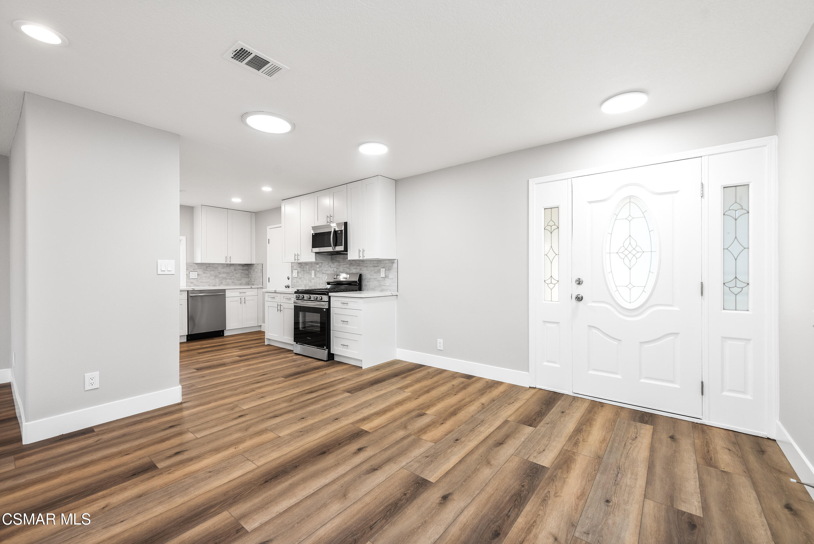 2111 Fitzgerald Road Simi Valley, CA 93065 - Photo 13 of 42 2111 Fitzgerald Rd Simi Valley-13