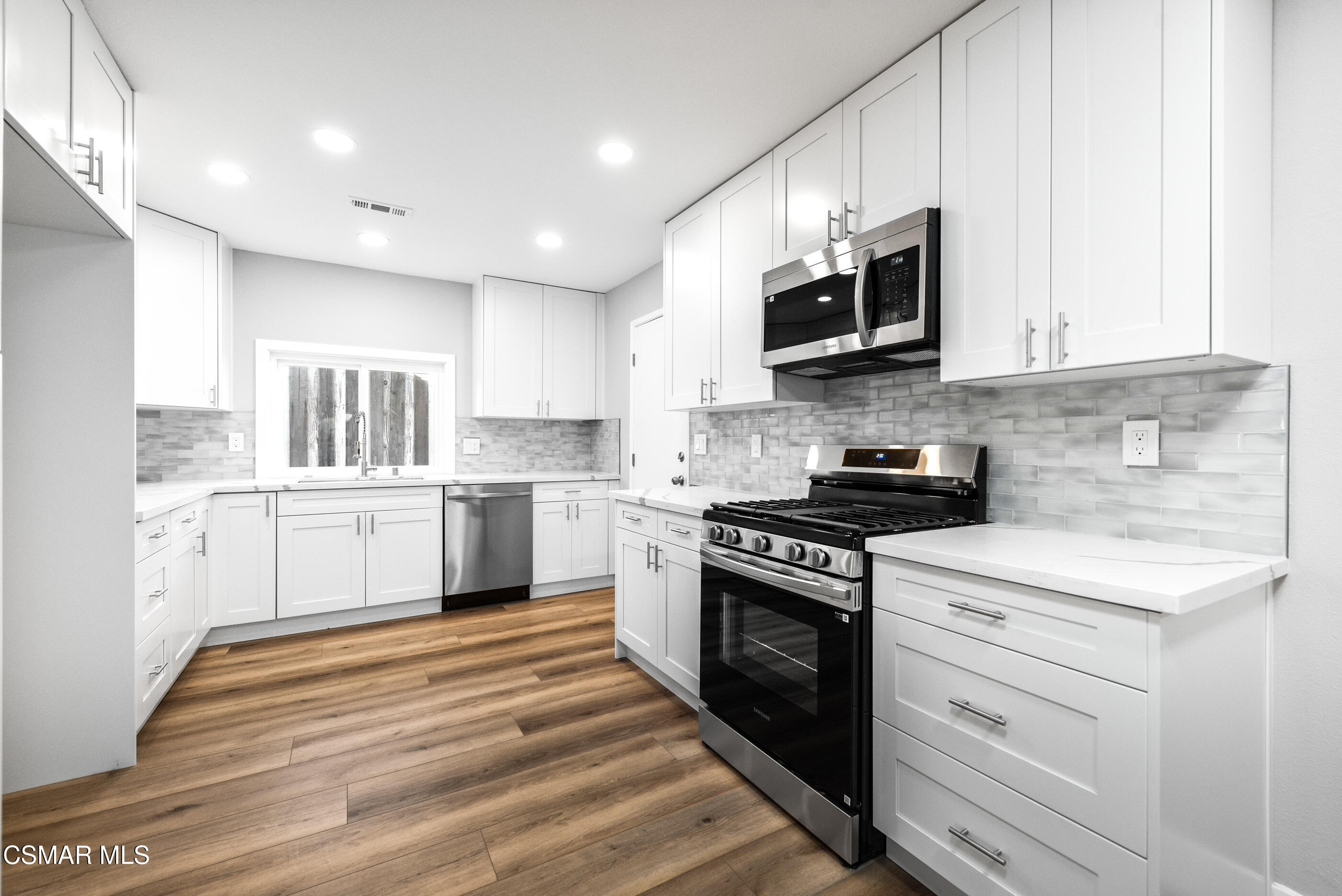 2111 Fitzgerald Road Simi Valley, CA 93065 - Photo 14 of 42 2111 Fitzgerald Rd Simi Valley-14