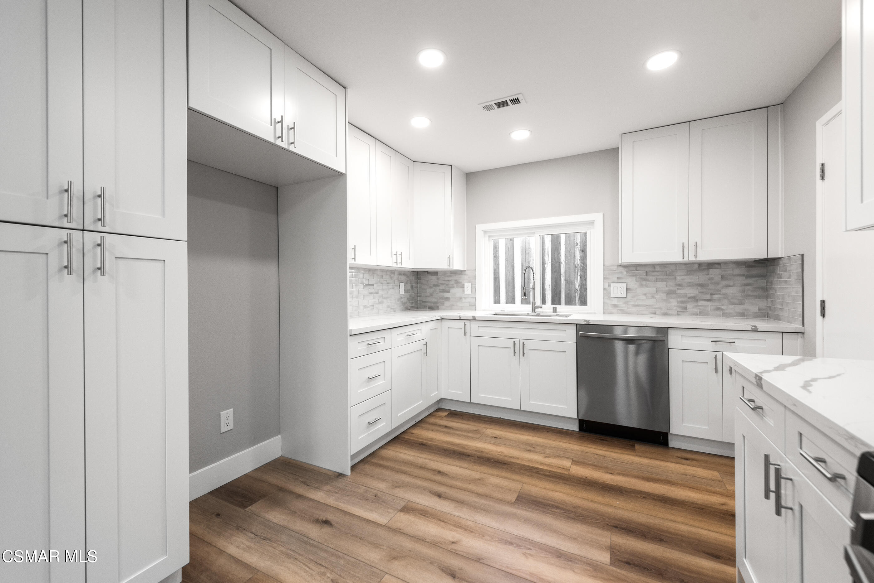 2111 Fitzgerald Road Simi Valley, CA 93065 - Photo 15 of 42 2111 Fitzgerald Rd Simi Valley-15