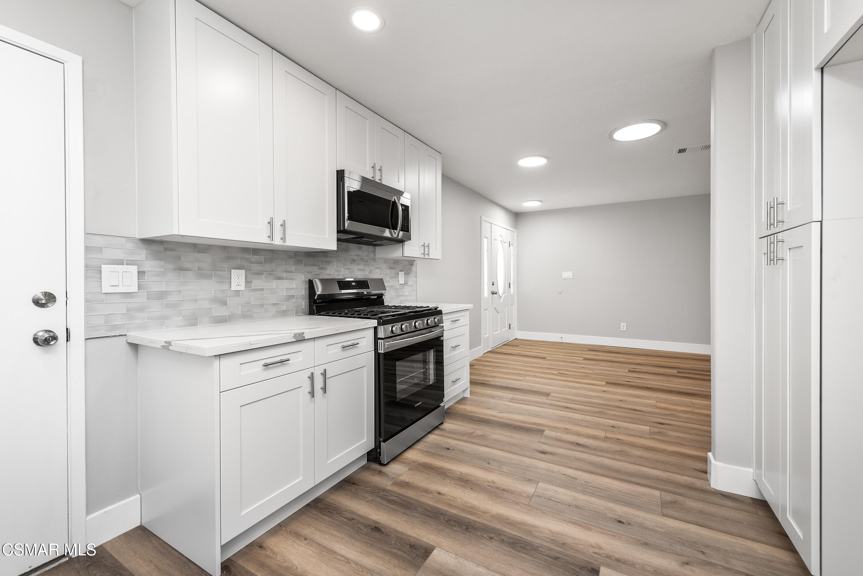 2111 Fitzgerald Road Simi Valley, CA 93065 - Photo 17 of 42 2111 Fitzgerald Rd Simi Valley-17