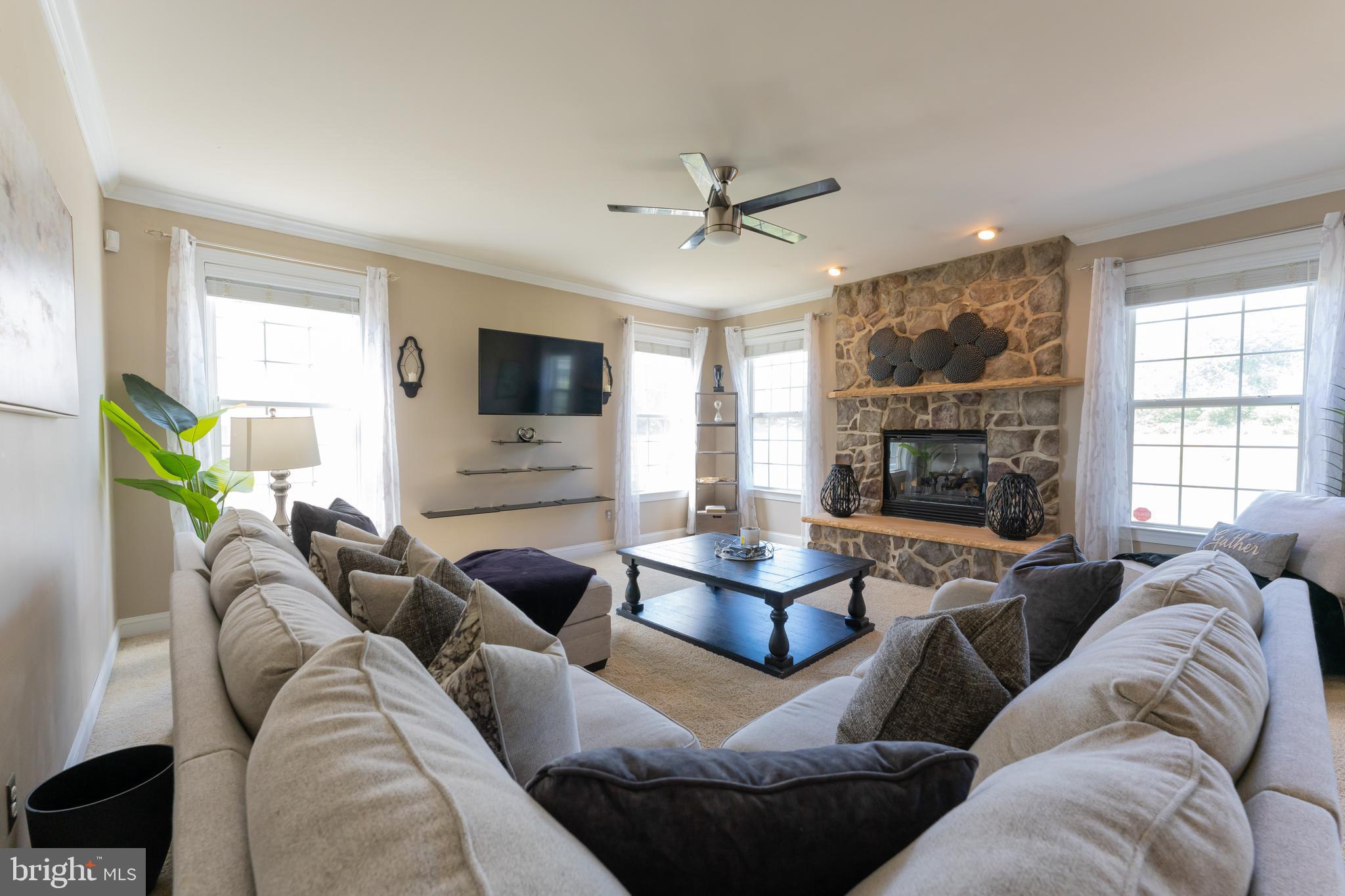 653 Chews Landing Road Sicklerville, NJ 08081 - Photo 9 of 59 Living Room