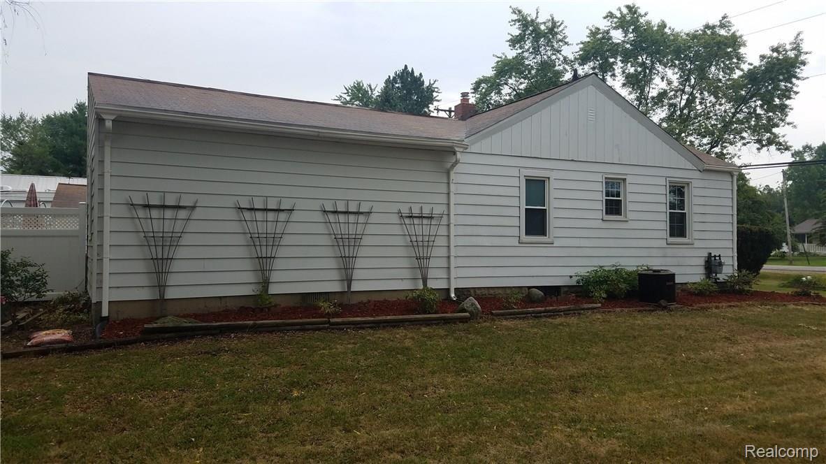 6279 East Pierson Road Flint, MI 48506 - Photo 3 of 14 West Side.jpg