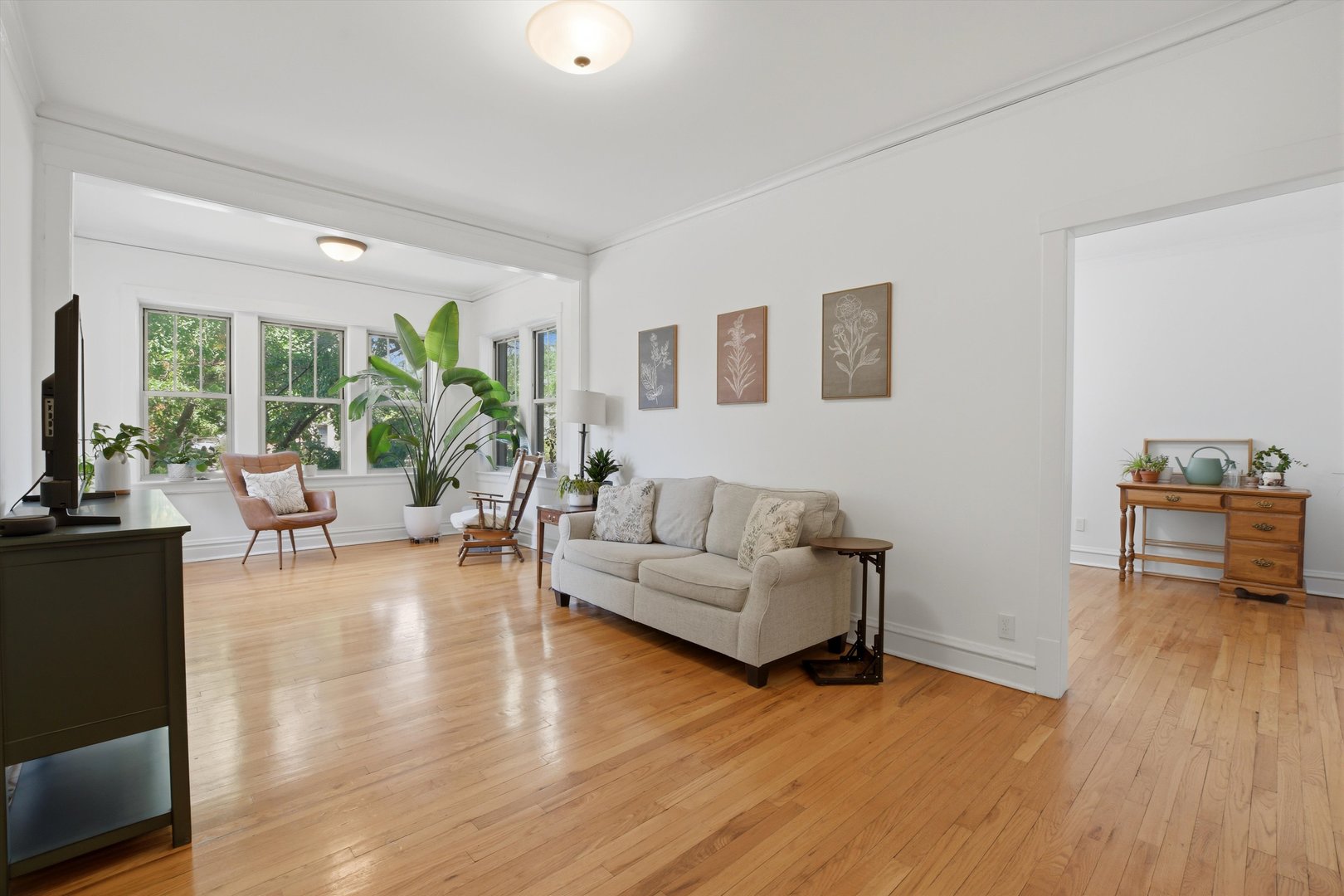 240 South Maple Avenue, Unit 1W Oak Park, IL 60302 - Photo 2 of 11 a living room with furniture and a wooden floor