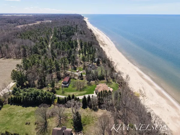 $2,999,000 | 8937 Indian Hills Road, Montague, MI 49437