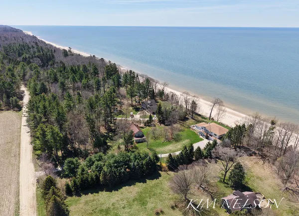 $2,999,000 | 8937 Indian Hills Road, Montague, MI 49437
