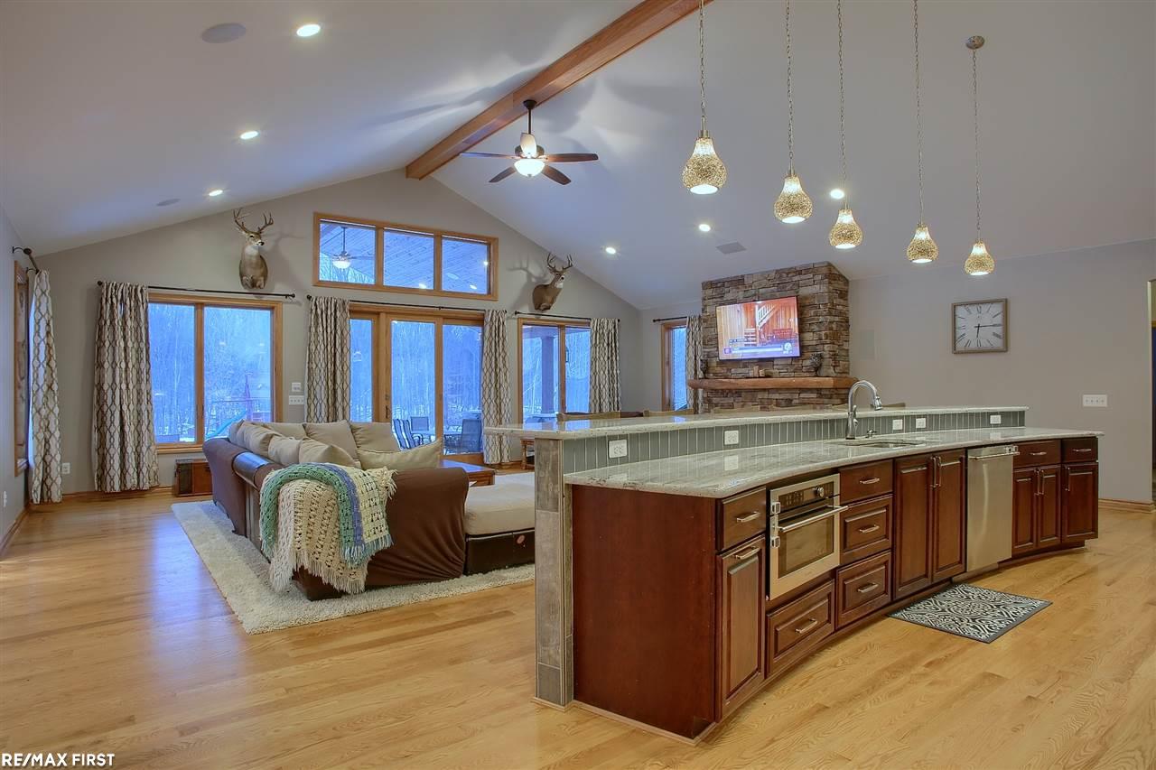 9844 Division Columbus, MI 48063 - Photo 8 of 48 31372147-7.JPG
