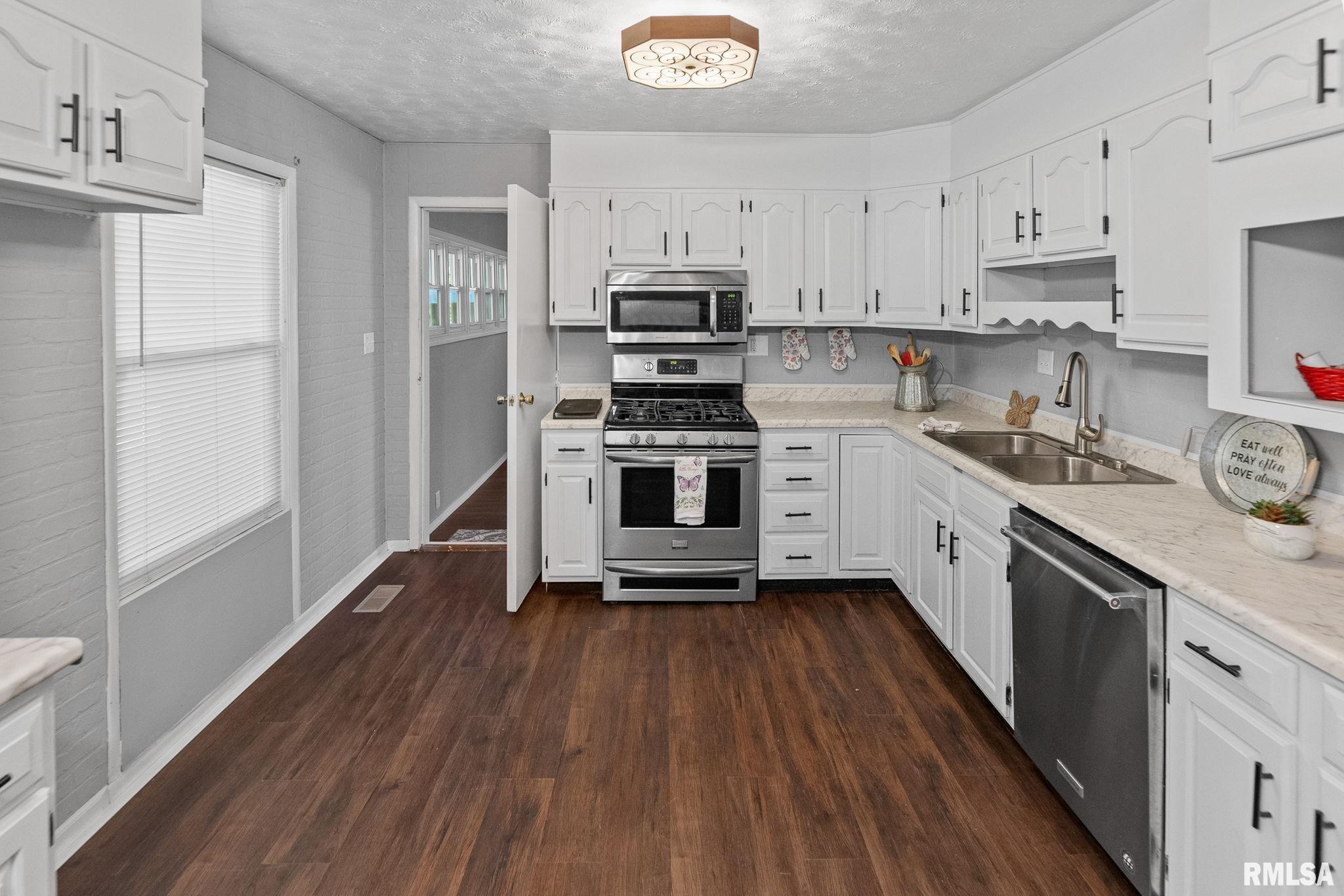 17 Roseclair Lane Centralia, IL 62801 - Photo 22 of 31