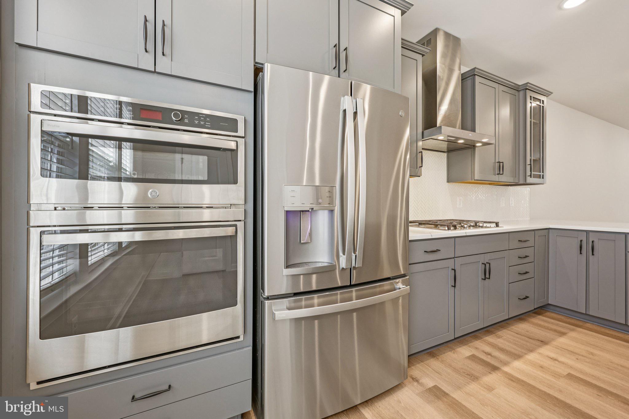 7355 Mountaineer Drive Alexandria, VA 22306 - Photo 20 of 47 a kitchen with appliances and cabinets