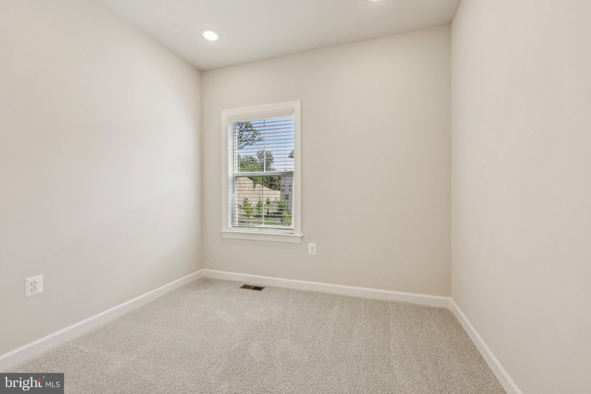 7355 Mountaineer Drive Alexandria, VA 22306 - Photo 40 of 47 an empty room with windows