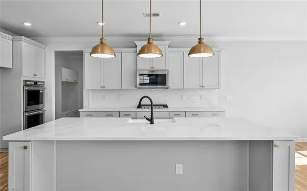 $635,000 | 5504 Penguin Drive, Summerfield, NC 27358