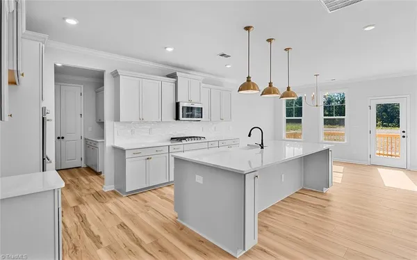 $635,000 | 5504 Penguin Drive, Summerfield, NC 27358