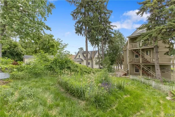 $1,700 | 1607 Burnet Avenue, Unit 1, Syracuse, NY 13206