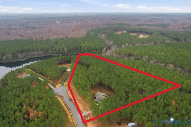 a view of a tennis court