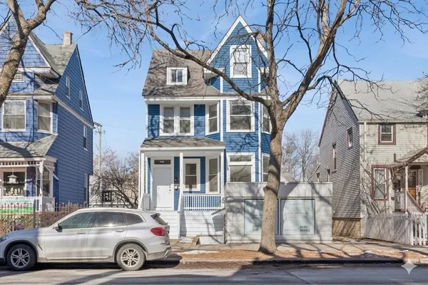 $2,800 | 2144 West Montrose Avenue, Unit 2, Chicago, IL 60625