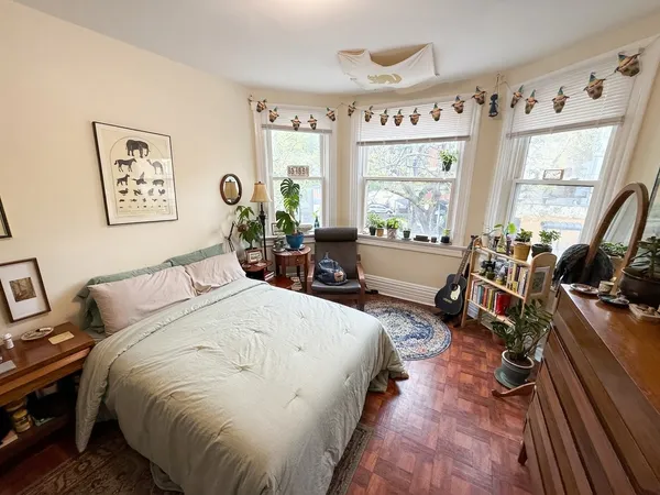 $2,800 | 2144 West Montrose Avenue, Unit 2, Chicago, IL 60625