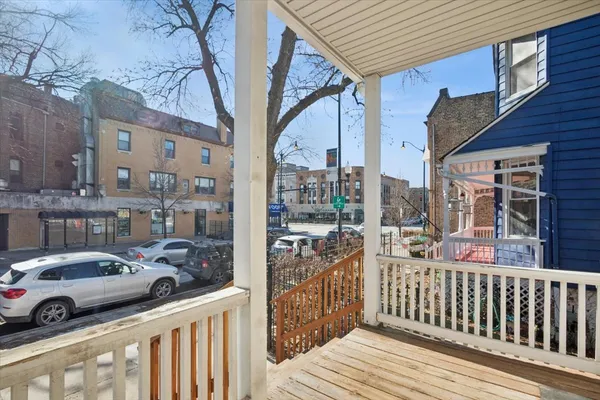 $2,800 | 2144 West Montrose Avenue, Unit 2, Chicago, IL 60625