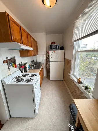 $2,800 | 2144 West Montrose Avenue, Unit 2, Chicago, IL 60625
