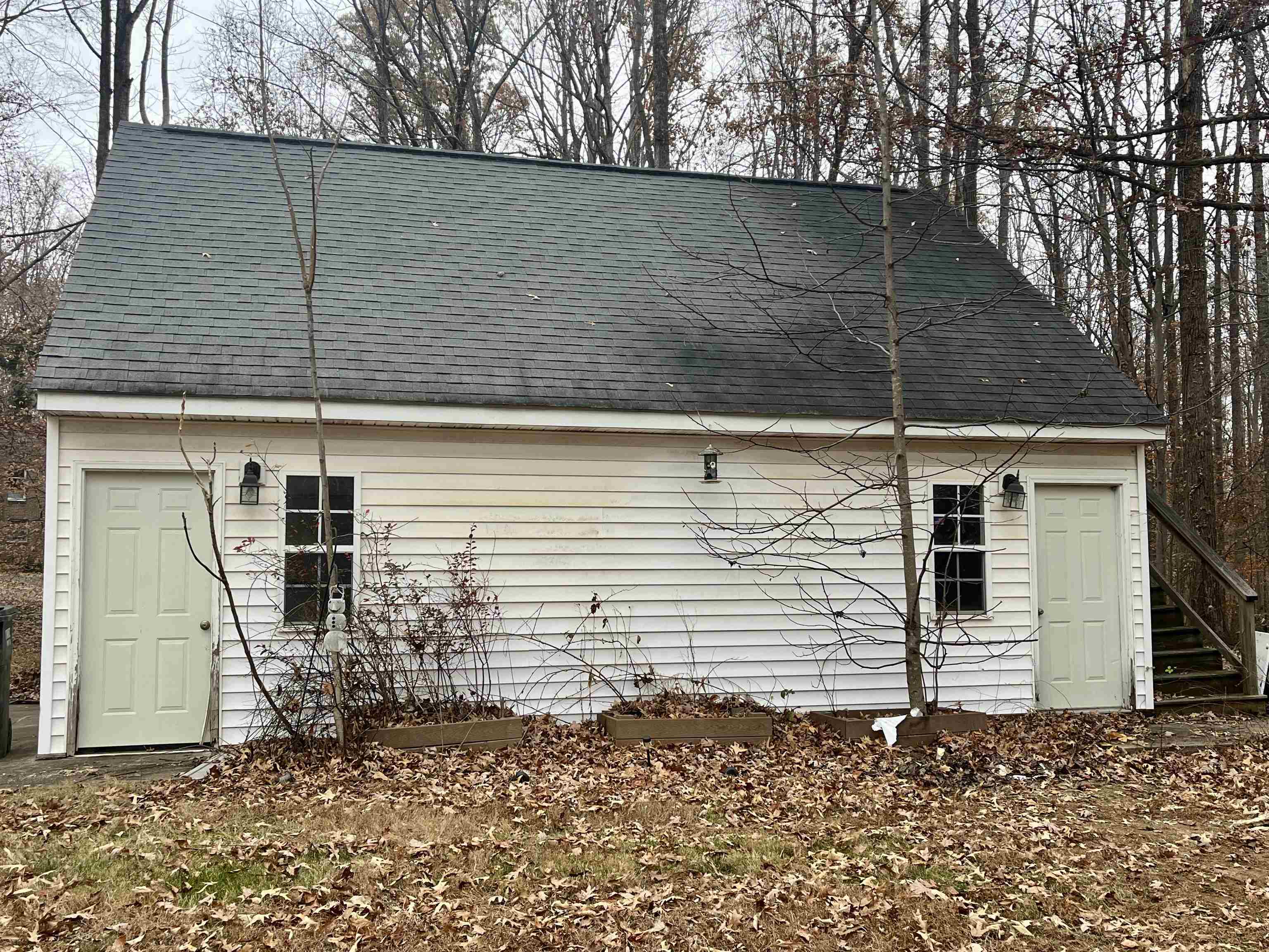 3672 Airport Acres Road Charlottesville, VA 22911 - Photo 44 of 49 a backyard of a house