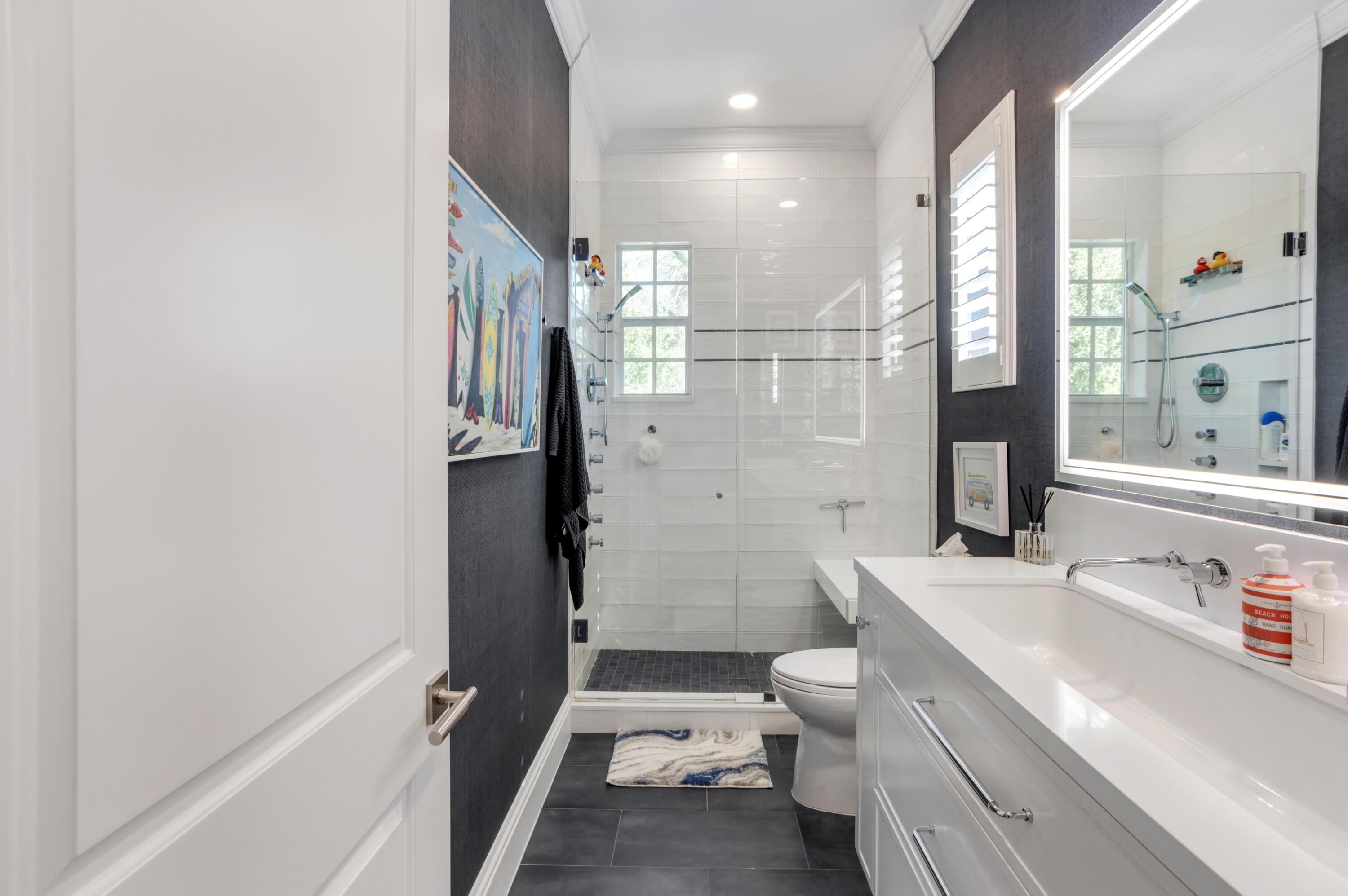 1028 Bay Street Delray Beach, FL 33483 - Photo 20 of 34 BATHROOM_2_STRAIGHT