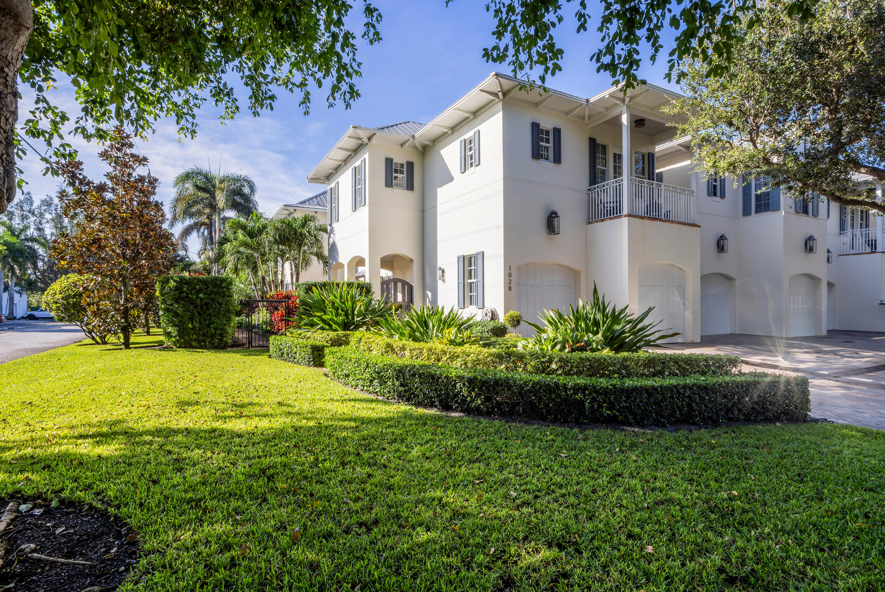 1028 Bay Street Delray Beach, FL 33483 - Photo 29 of 34 FRONT_OF_HOUSE_ANGLE_RT