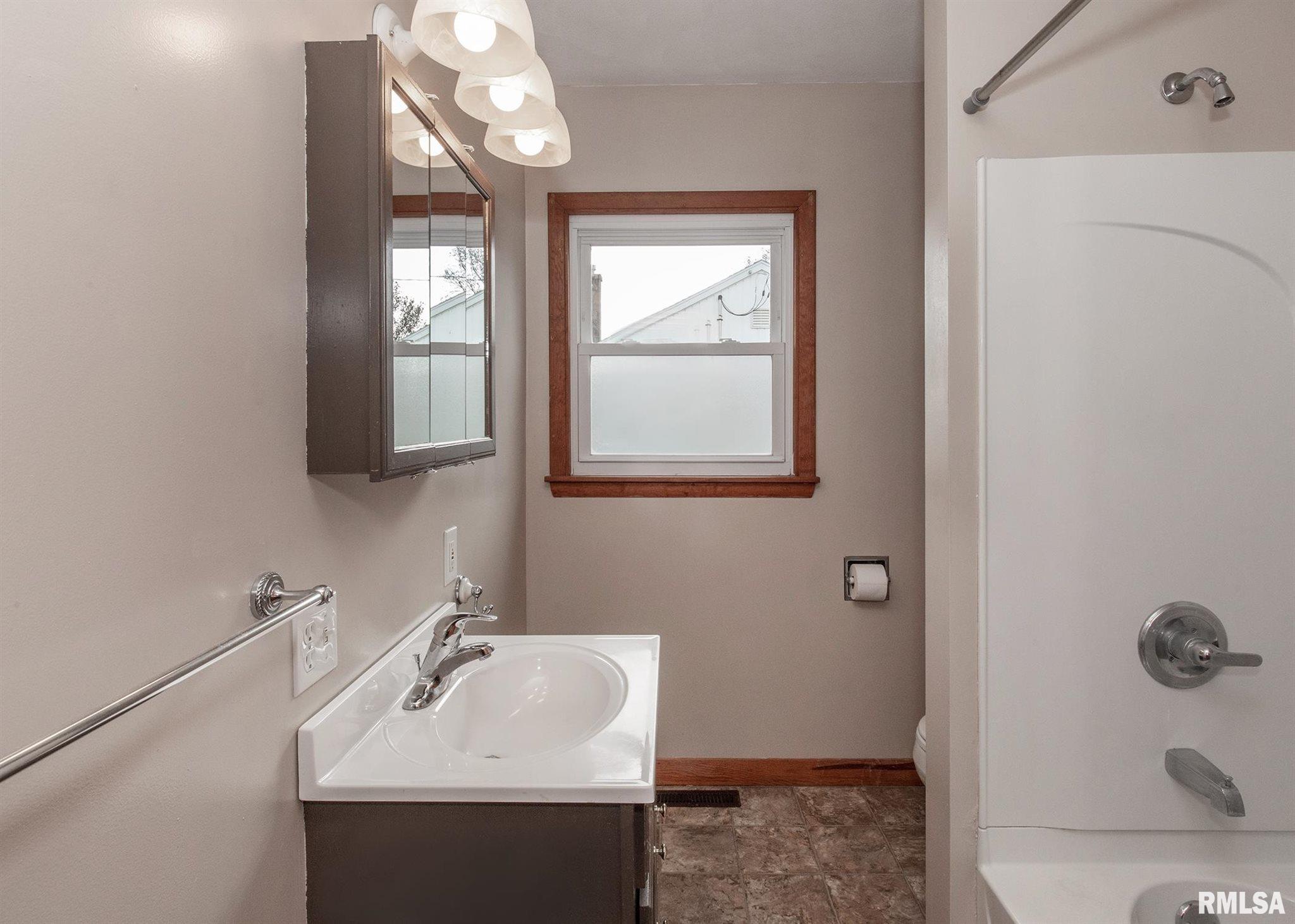 205 South Scandia Street Alpha, IL 61413 - Photo 7 of 27 Gallery Image 7
