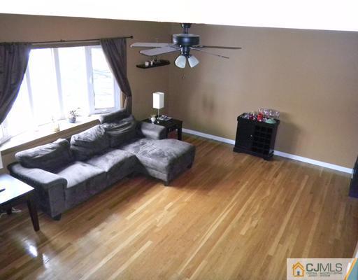 23 Brian Road Edison, NJ 08817 - Photo 3 of 14 Gallery Image 3