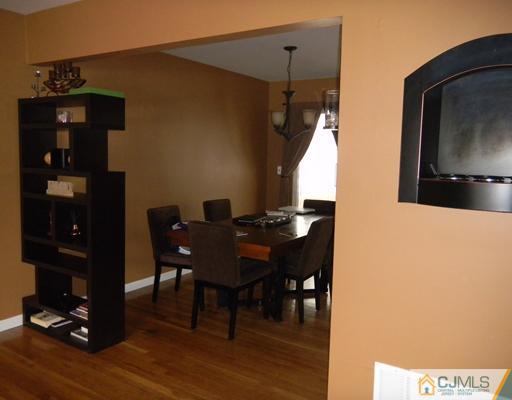 23 Brian Road Edison, NJ 08817 - Photo 4 of 14 Gallery Image 4