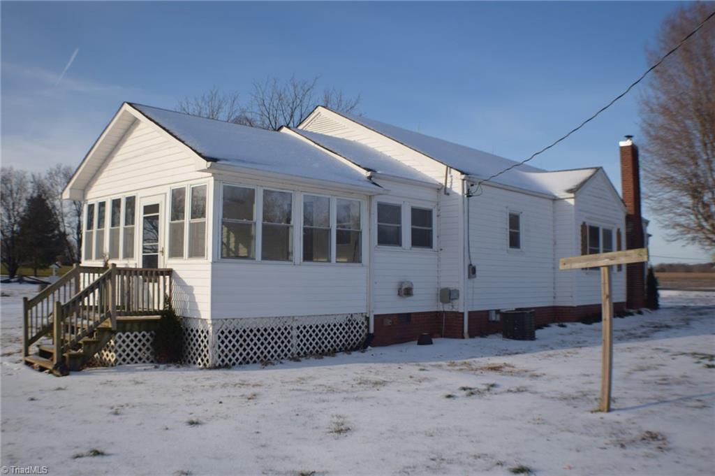6600 Windsor Road Hamptonville, NC 27020 - Photo 5 of 35 Back Left