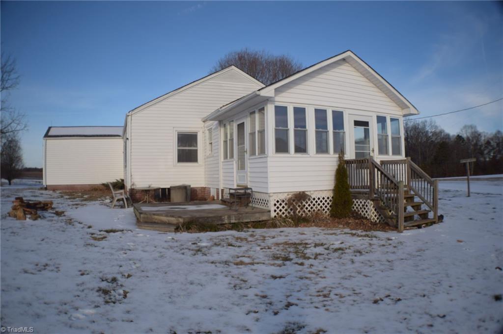 6600 Windsor Road Hamptonville, NC 27020 - Photo 6 of 35 Back Right
