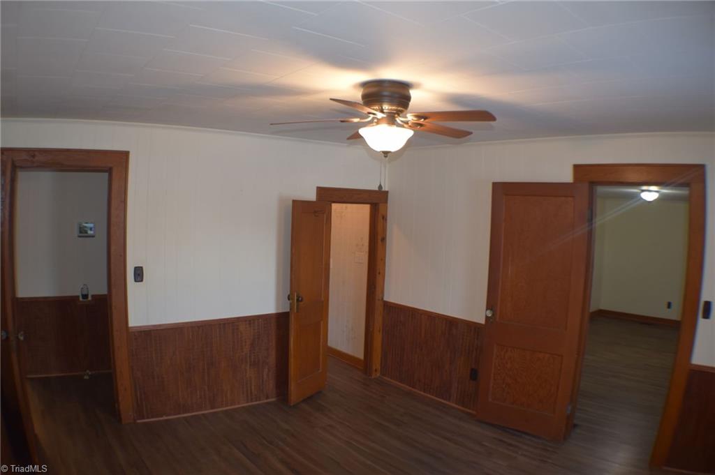 6600 Windsor Road Hamptonville, NC 27020 - Photo 10 of 35 Front Entryway Left