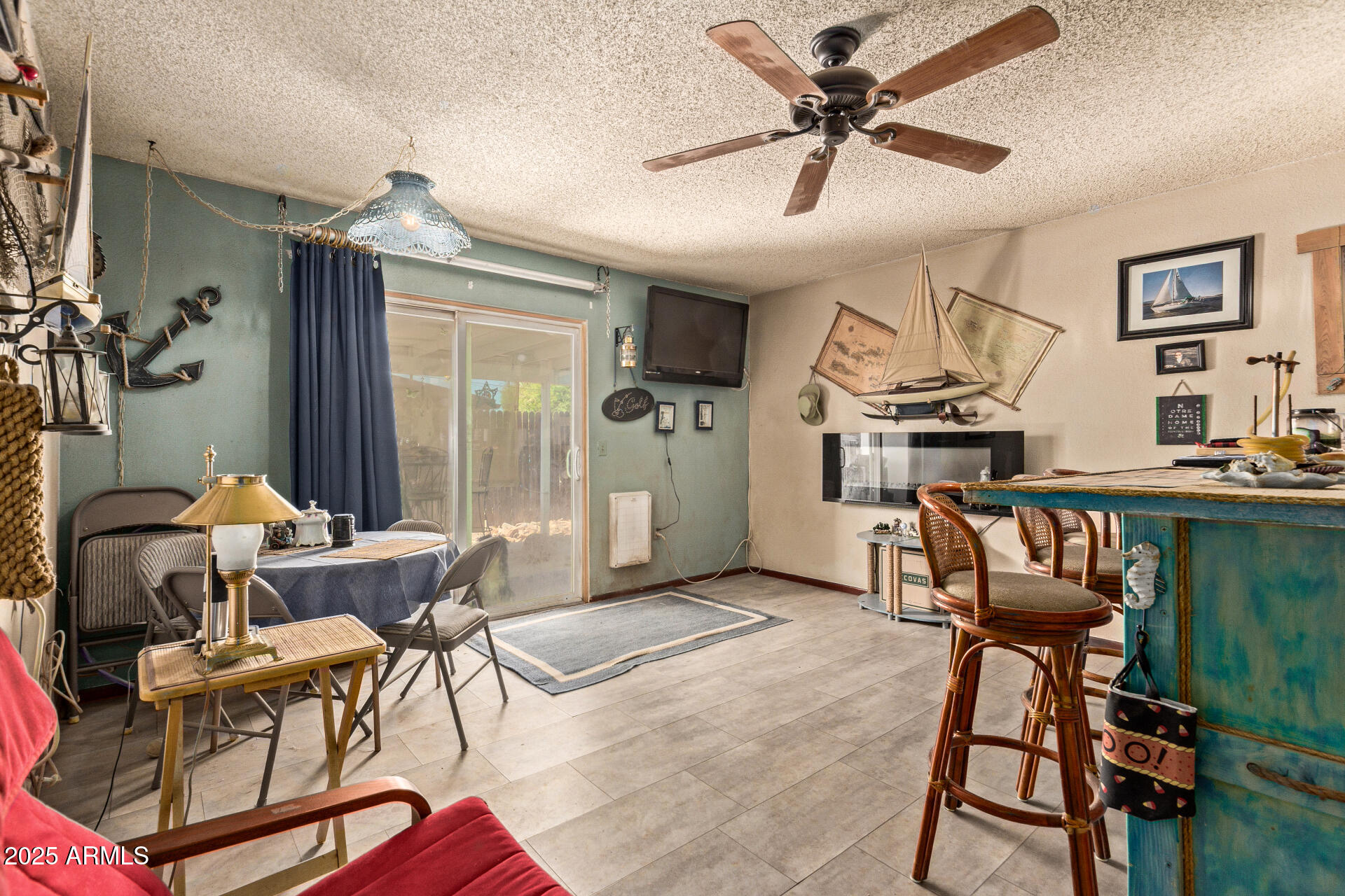 538 East Fred Avenue Apache Junction, AZ 85119 - Photo 6 of 20 a workspace with table and chairs