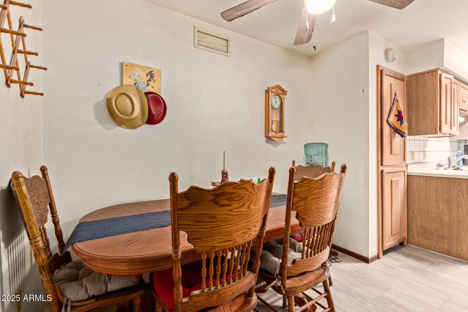 538 East Fred Avenue Apache Junction, AZ 85119 - Photo 8 of 20 a dining room with furniture and window