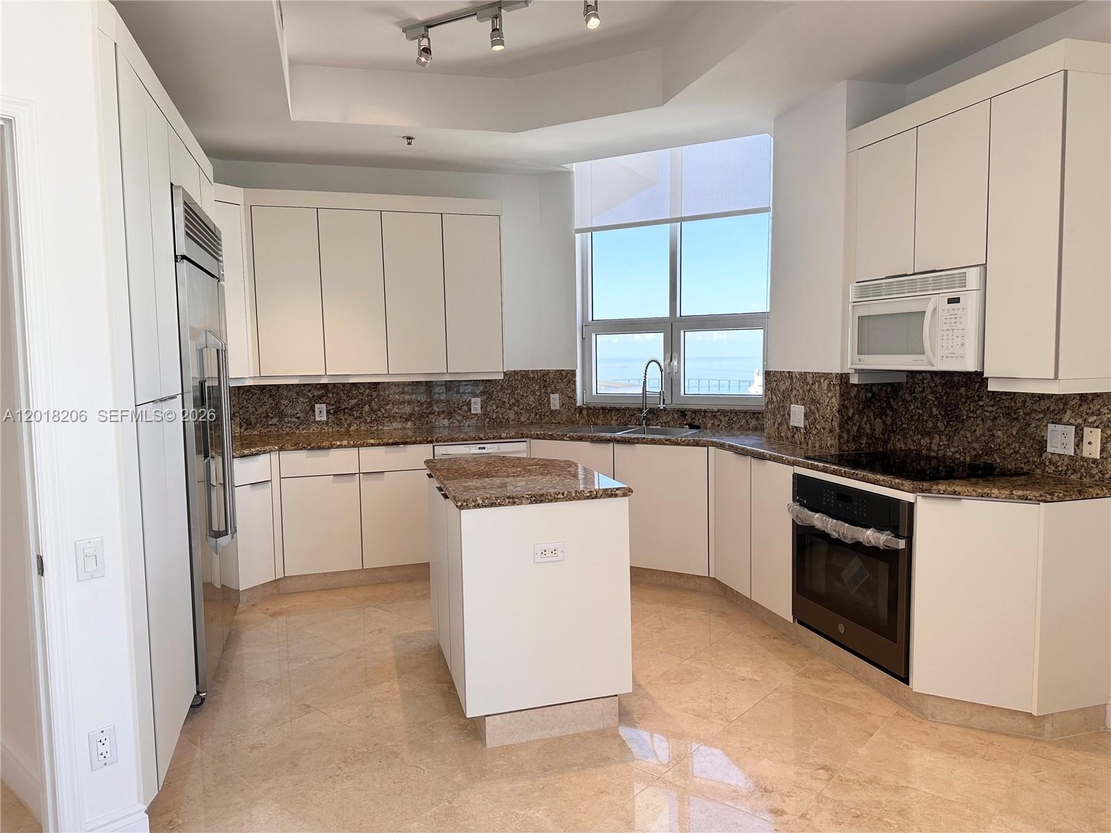 808 Brickell Key Drive, Unit 3608 Miami, FL 33131 - Photo 16 of 32