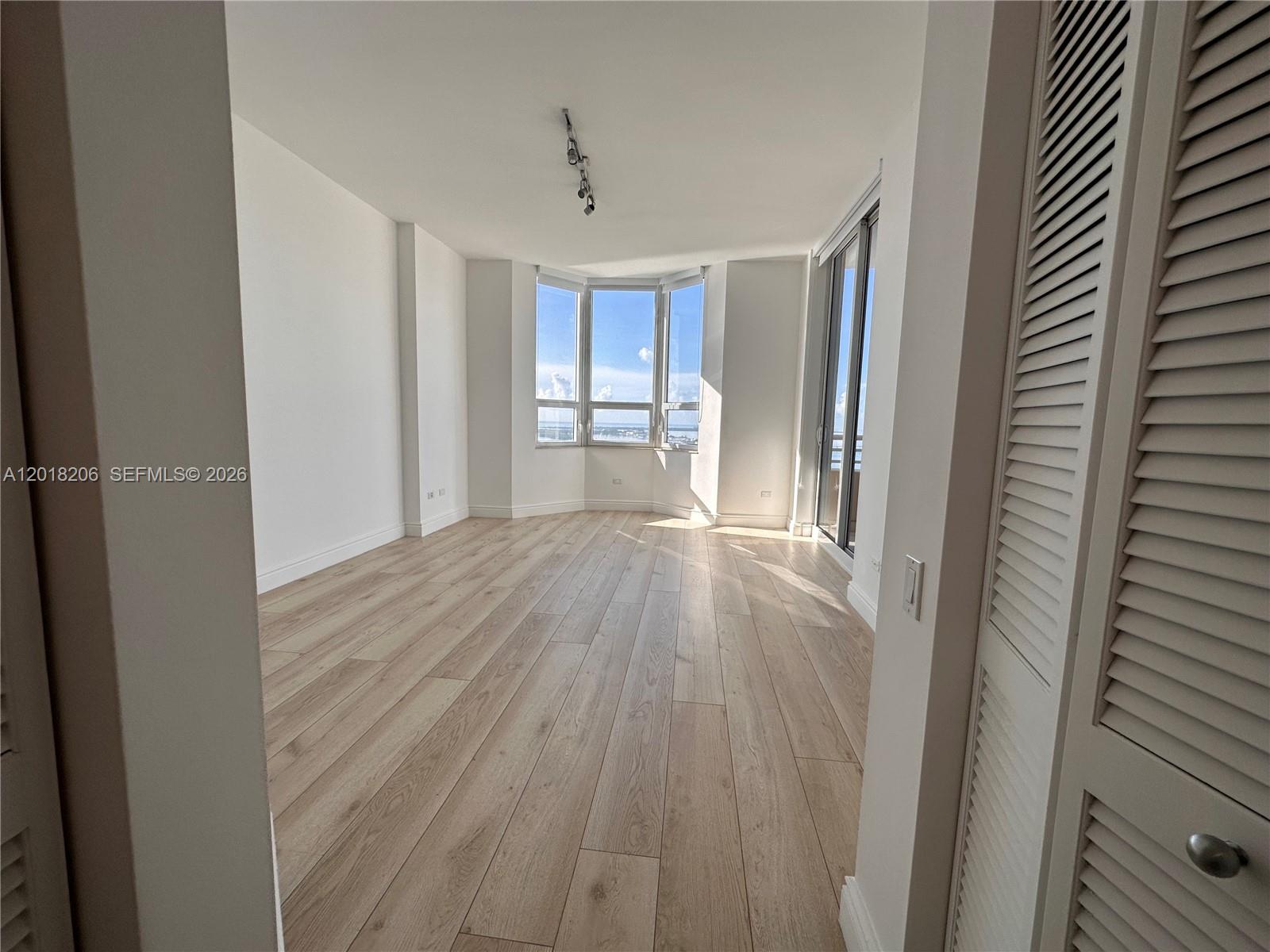 808 Brickell Key Drive, Unit 3608 Miami, FL 33131 - Photo 23 of 32
