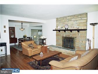 6 Welland Road Hamilton Square, NJ 08690 - Photo 2 of 12 Living Room