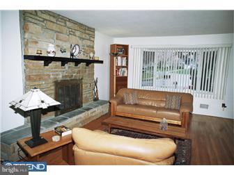 6 Welland Road Hamilton Square, NJ 08690 - Photo 3 of 12 Living Room