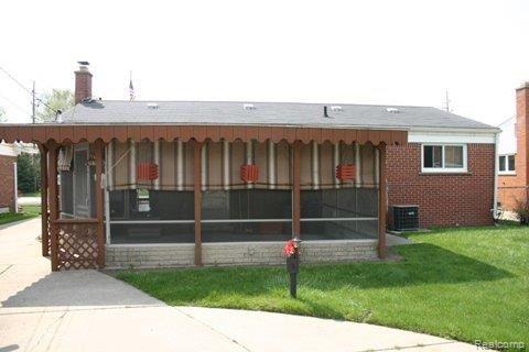 9012 Farmington Road Livonia, MI 48150 - Photo 3 of 9 Back View