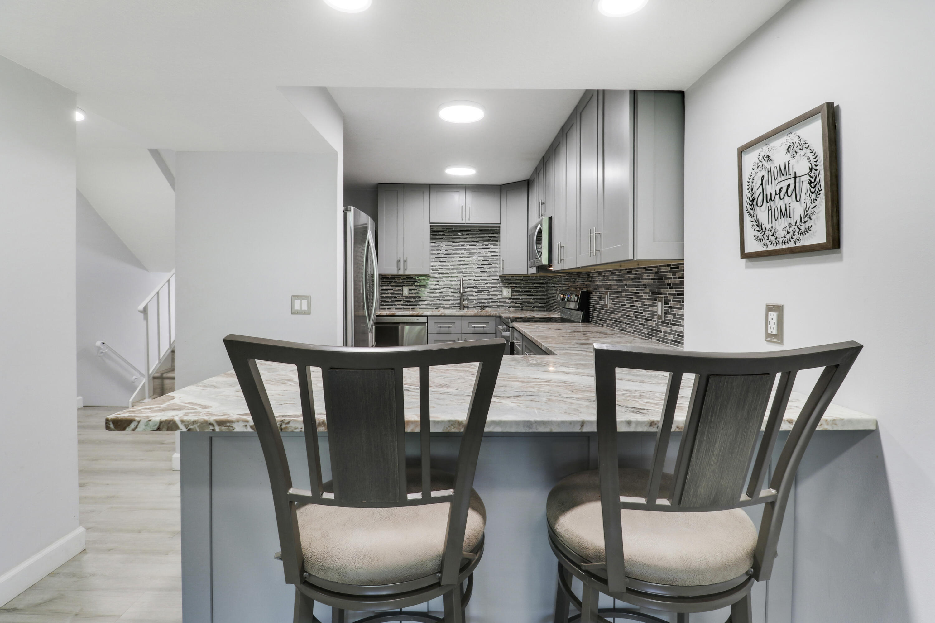 384 Golfview Road, Unit D North Palm Beach, FL 33408 - Photo 17 of 52 Bar