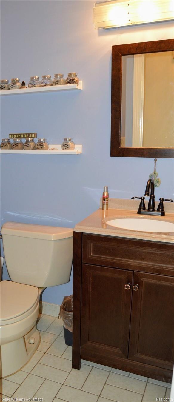 36292 Curtis Road Livonia, MI 48152 - Photo 6 of 26 First Floor Half Bath.jpg