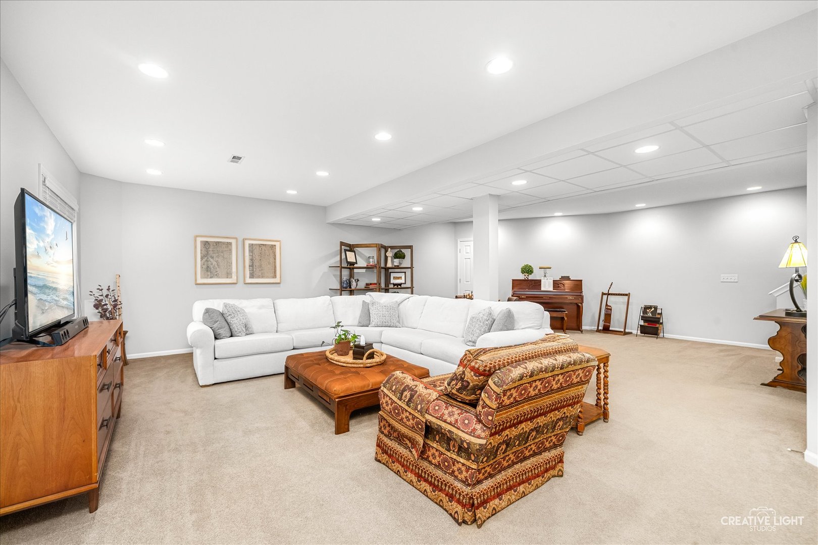 7 Falcon Ridge Court Algonquin, IL 60102 - Photo 21 of 51 a living room with furniture and a flat screen tv