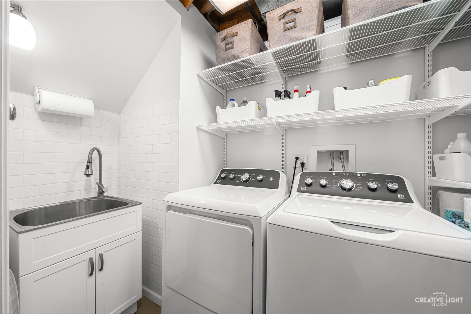 7 Falcon Ridge Court Algonquin, IL 60102 - Photo 25 of 51 a utility room with dryer and washer