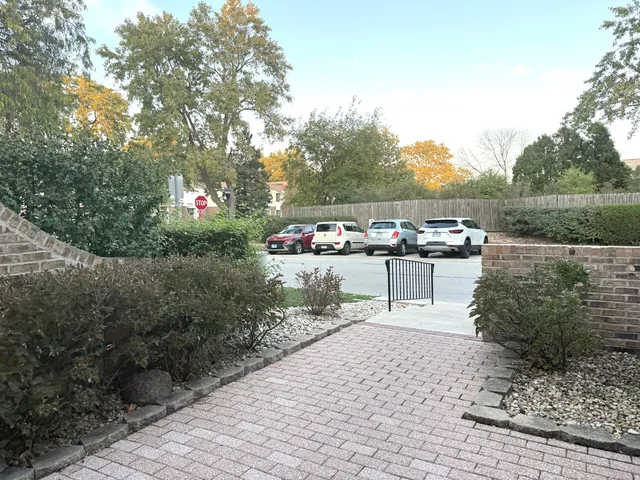 $1,850 | 7420 Grand Avenue, Unit 102B, Downers Grove, IL 60516