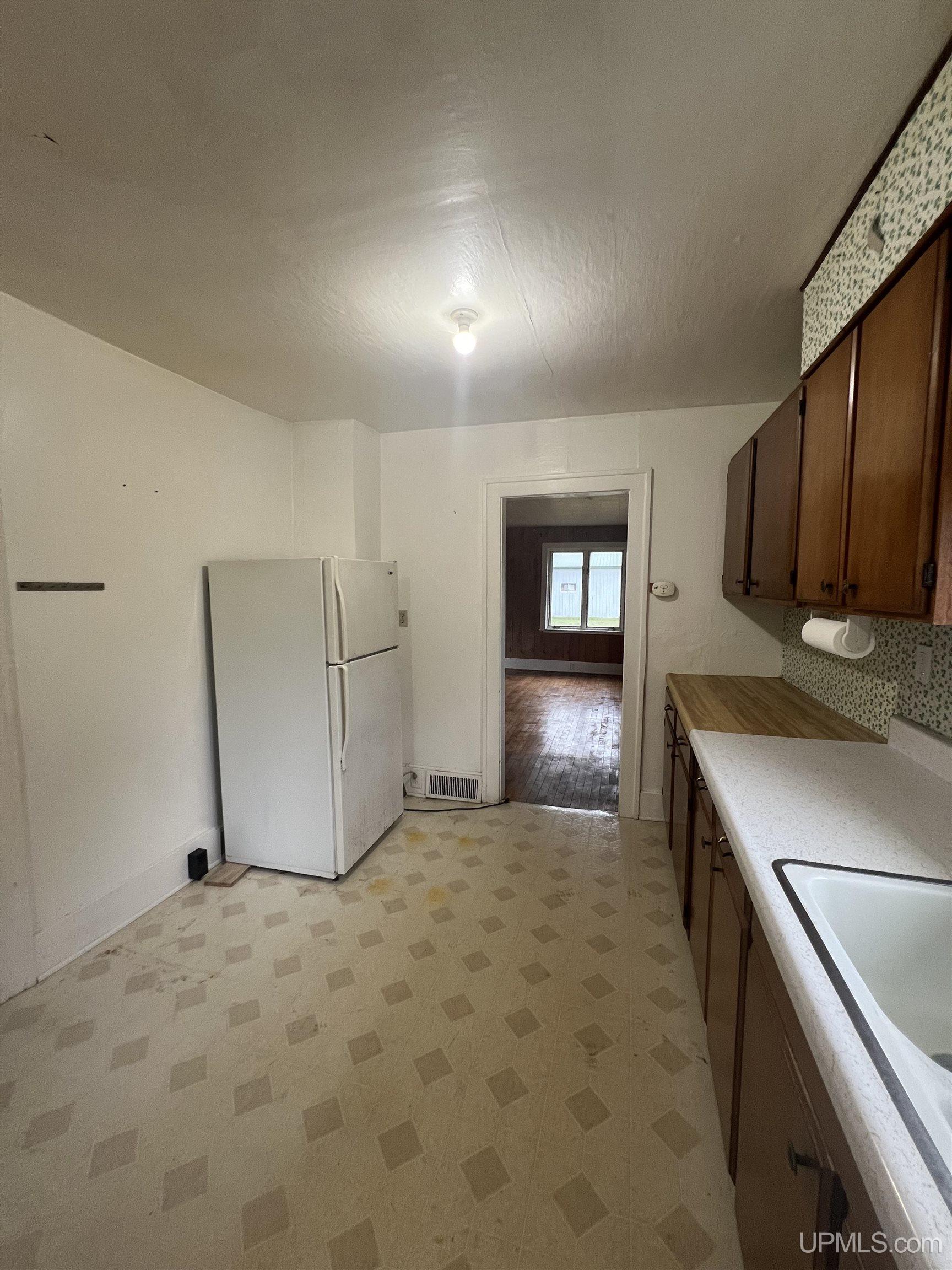 136 Mitchell Street Kingsford, MI 49802 - Photo 4 of 20