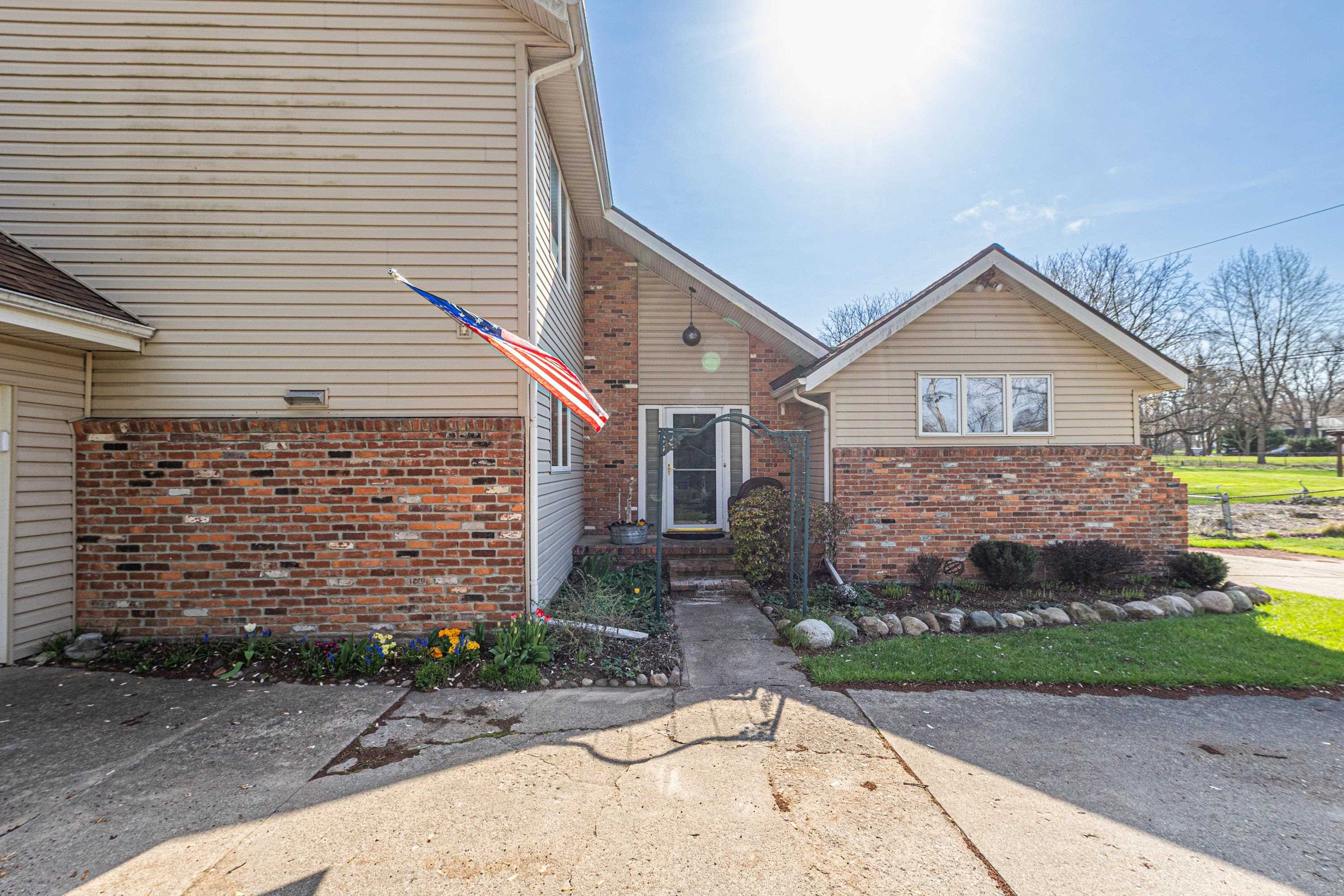 5590 Edgar Road Clarkston, MI 48346 - Photo 29 of 51 50172448-276e51e8-6289-403e-8f7b-39dd70ffeaa1.JPG